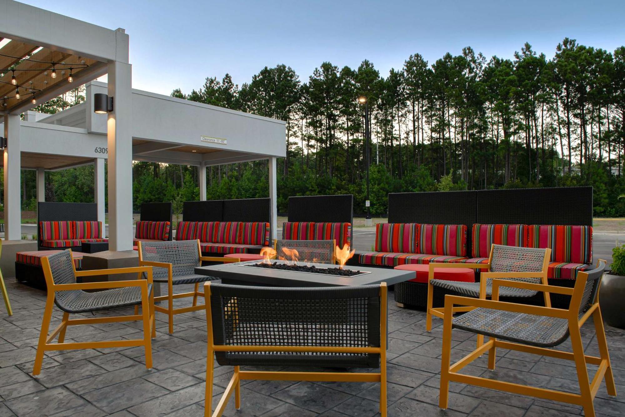Home2 Suites By Hilton Fayetteville North Exterior photo